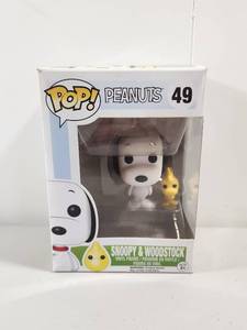 lot 190 image: Funko Pop Peanuts Snoopy & Woodstock #49 Vinyl Figure
