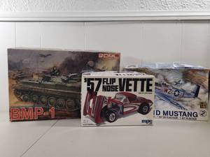 lot 213 image: Mixed Lot of Plastic Model Kits