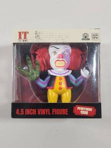 lot 224 image: IT Movie Pennywise 1990 4.5 Inch Vinyl Figure