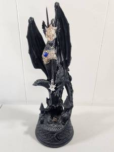 lot 226 image: Medieval Fantasy Dragon Figurine