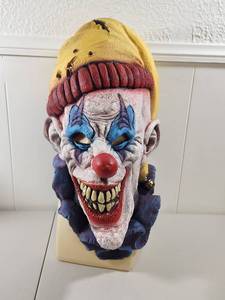 lot 230 image: Mask Illusions Scary Clown Mask&nbsp