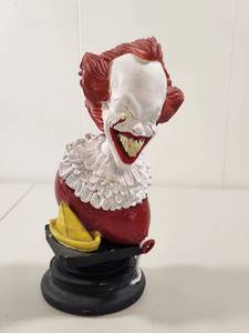 lot 243 image: IT Pennywise Clown Bust Figurine with Yellow Paper Boat