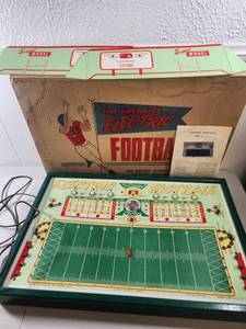 lot 251 image: Jim Prentice Electric Football Game Model 107-F