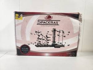lot 255 image: Spacerail Level 2.1 Marble Roller Coaster Building Set