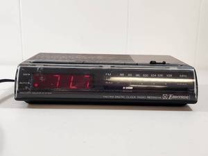 lot 280 image: Emerson FMAM Digital Clock Radio Model RED5521A