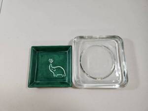 lot 285 image: Glass Ashtray Set with Elephant Design