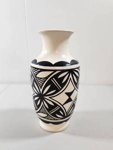 lot 289 image: Native American Acoma Pueblo Pottery Vase with Geometric Patterns
