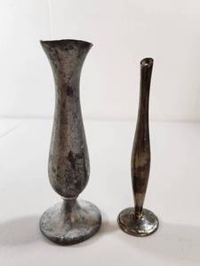 lot 291 image: Bud Vases Set of Two