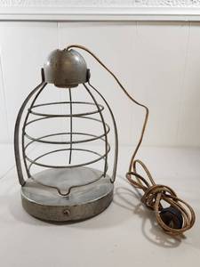 lot 297 image: Bretford Industrial Cage Work Light with Original Cord