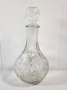 lot 304 image: Crystal Cut Glass Decanter with Matching Stopper