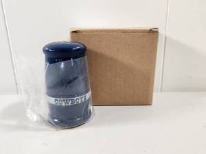 lot 315 image: Dallas Cowboys NFL Salt and Pepper Shaker Set