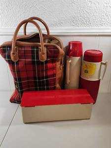 lot 326 image: Picnic Thermos Set With Bag