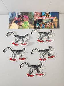 lot 338 image: Vintage Paper Cats and Disney Postcards