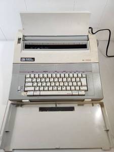 lot 349 image: Smith Corona XL 1800 Electric Typewriter