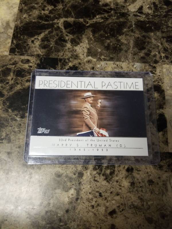 lot 385 image: 2004 Topps Presidential Pastime Harry Truman Trading Card