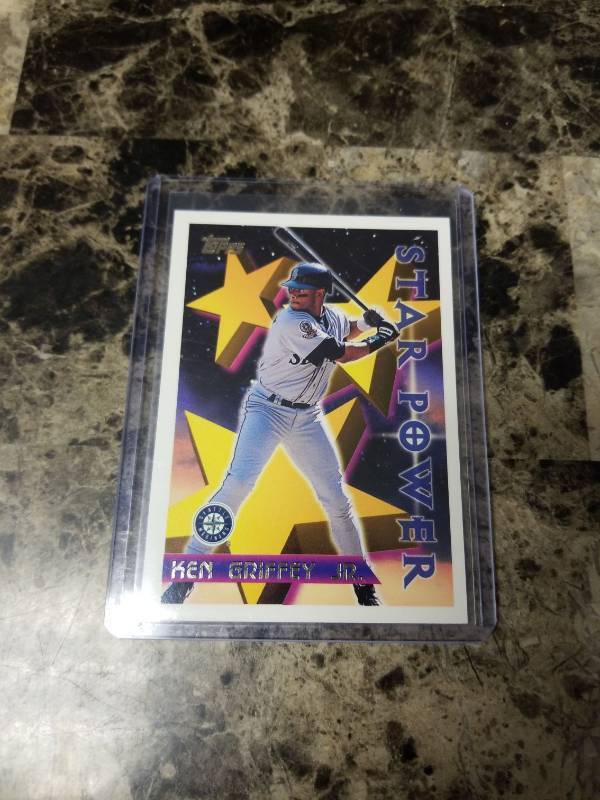 lot 433 image: 1996 Topps Ken Griffey Jr. Seattle Mariners Baseball Card