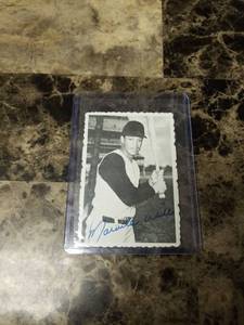 lot 544 image: Topps Maury Wills Autographed Baseball Card