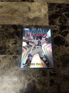 lot 604 image: 1999 Topps Perennial All-Stars Mike Piazza New York Mets Baseball Card