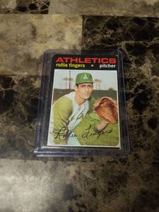 lot 642 image: 1971 Topps Rollie Fingers Oakland Athletics Baseball Card