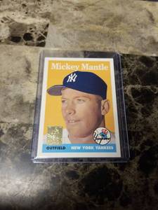 lot 673 image: 1996 Topps Mickey Mantle New York Yankees Baseball Card