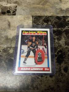 lot 675 image: 1991 Topps Mario Lemieux Pittsburgh Penguins Hockey Card