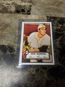 lot 705 image: 1952 Topps Gene Beardon St. Louis Browns Baseball Card