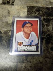 lot 714 image: 1952 Topps Dizzy Trout Detroit Tigers Baseball Card