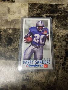 lot 716 image: 1993 Fleer GameDay Barry Sanders Detroit Lions Football Card