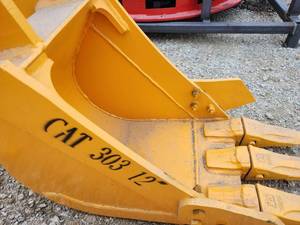 lot 7076 image: Captok 12-inch Excavator Bucket  Fits a CAT303