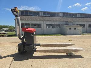 lot 512 image: Electric Pallet Stacker  Walk-Behind Forklift