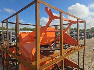 lot 604 image: Topcat 72 Disc Mulcher Skid Steer Attachment  SSDFM60