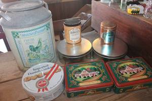 lot 4820 image: Vintage Tins