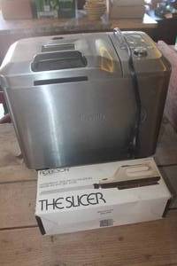 lot 4821 image: Breville Bread Maker & IOB Electric Knife