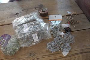 lot 4827 image: NIP Tablecloth Clips, Curtian Clips & More