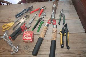 lot 4834 image: Pruning Shears and More