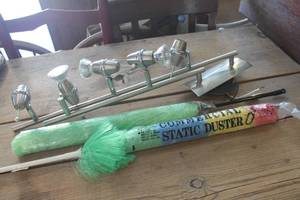 lot 4841 image: Track Lights and Dusters