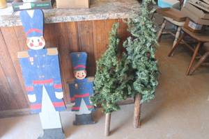 lot 4842 image: Wooden Nutcracker Christmas Dcor & Trees