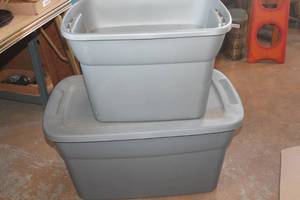 lot 4851 image: 2 Sterilite Totes one without lid