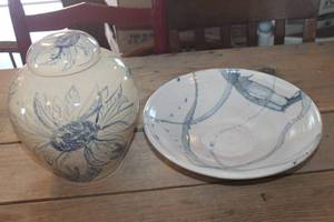 lot 4733 image: Signed Pottery Pieces