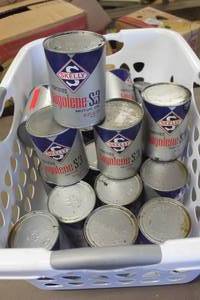 lot 4747 image: 15 Skelly Oil Cans some Full