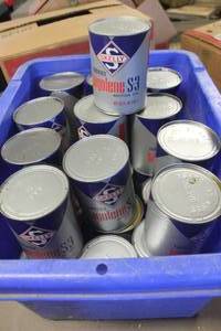 lot 4748 image: 15 Skelly Oil Cans some Full