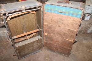 lot 4753 image: Antique Travel Trunk