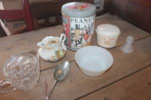 lot 4759 image: Vtg. Anchor Hocking Milk Glass Bowl & More