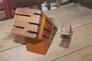 lot 4762 image: Solid Wood Knife Blocks