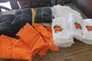 lot 4767 image: Lot of Hand Towels, Tea Towels & More