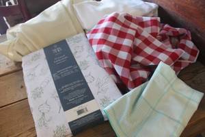 lot 4790 image: NIP Tablecloth and More