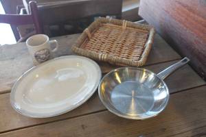 lot 4793 image: Vintage Platter, Skillet & More