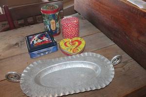 lot 4799 image: Vtg. Hammered Aluminum Tray & Tins