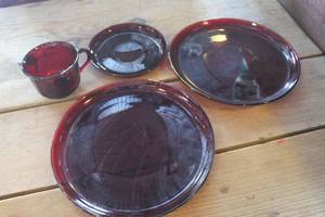 lot 4800 image: Vintage Red Dishes