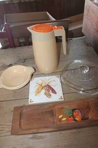 lot 4801 image: Vtg. Pyrex Lid, Trivet and More